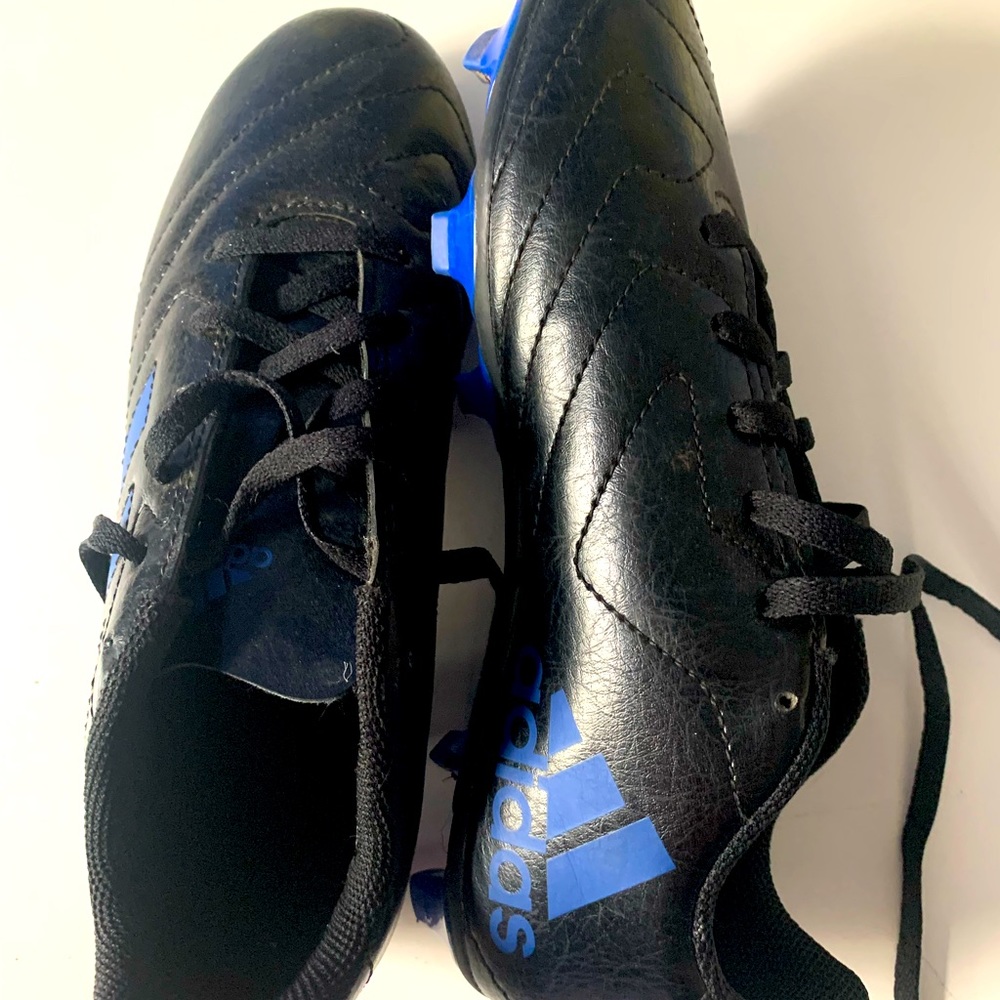 Soccer cleats